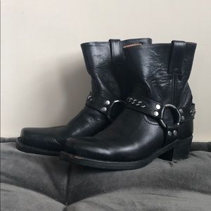 Frye 8R harness boot w/ chain